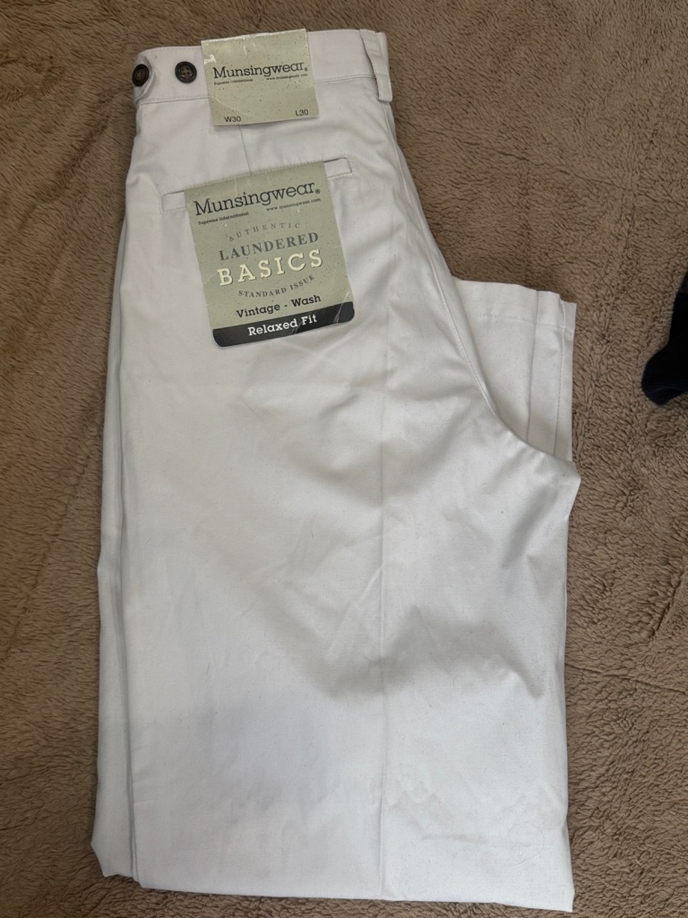 Munsingwear Men’s Relaxed Fit Chinos - White